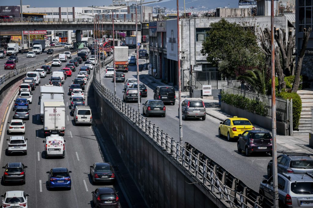 Σε εξέλιξη η επιστροφή των εκδρομέων του Πάσχα – Αυξημένη κίνηση στην Αθηνών – Κορίνθου