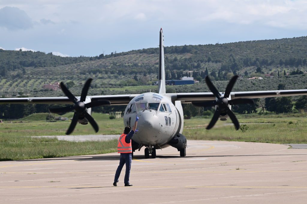Σουδάν: Έφθασε στην Τανάγρα το δεύτερο C-27 με 34 διασωθέντες από το Σουδάν