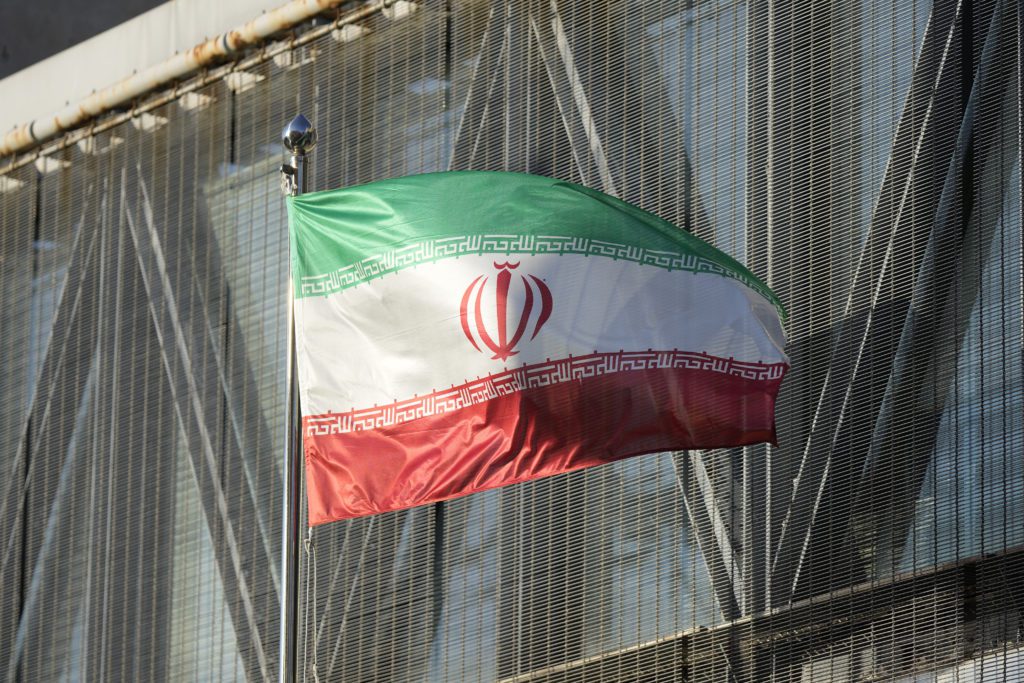 Ο πρόεδρος του Ιράν Ραΐσι καταδικάζει τις αεροπορικές επιδρομές των ΗΠΑ στην Υεμένη