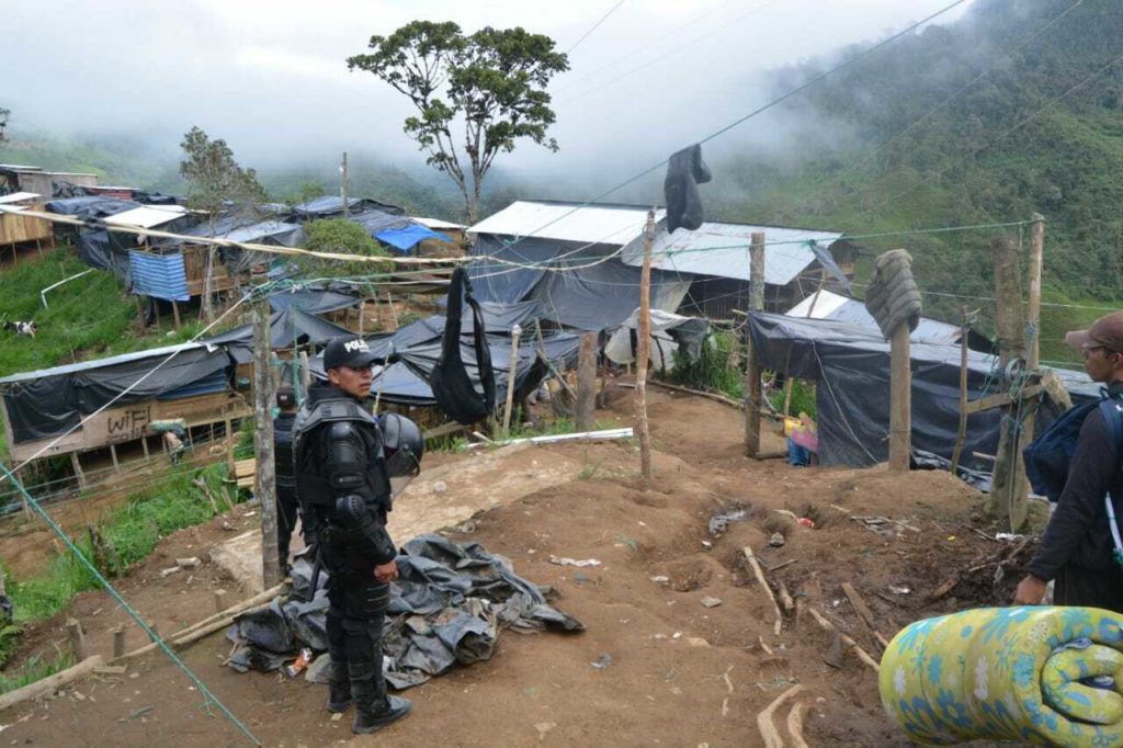 Ισημερινός: Εννέα νεκροί από επίθεση ενόπλων σε χωριό κοντά στα σύνορα με την Κολομβία