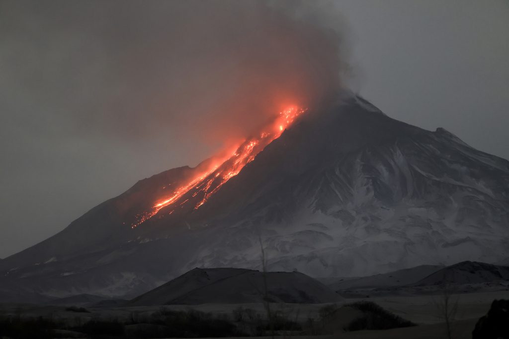 Ρωσία: Έκρηξη στο ηφαίστειο Σιβέλιτς – Απειλεί τις αερομεταφορές (Video)
