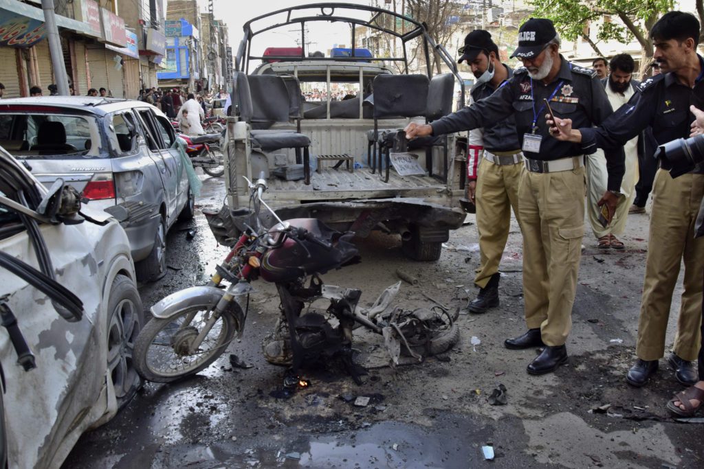 Πακιστάν: Τέσσερις νεκροί και δεκάδες τραυματίες μετά από έκρηξη βόμβας