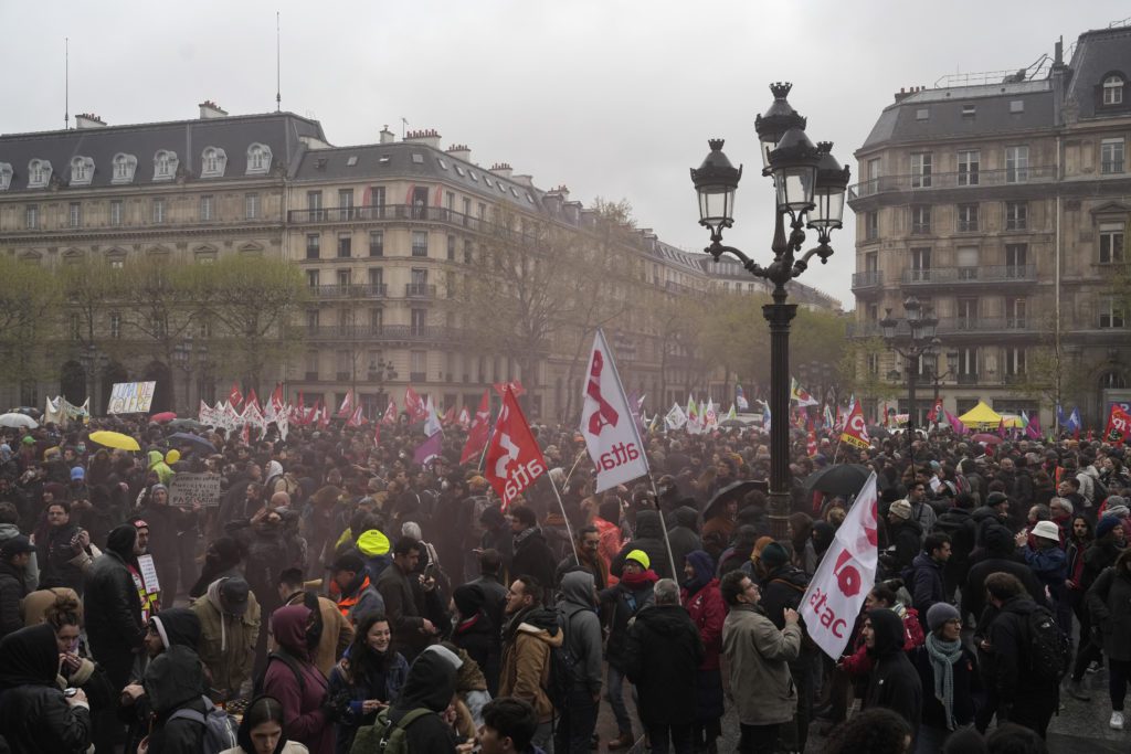 Γαλλία: Ξεκάθαρο μήνυμα από τα συνδικάτα κατά της μεταρρύθμισης στο συνταξιοδοτικό – «Ο αγώνας συνεχίζεται»