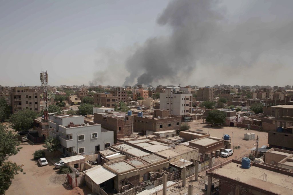 Σουδάν: Κορυφώνεται η αγωνία για τους Έλληνες εγκλωβισμένους – Εκατόμβη νεκρών από τις συγκρούσεις