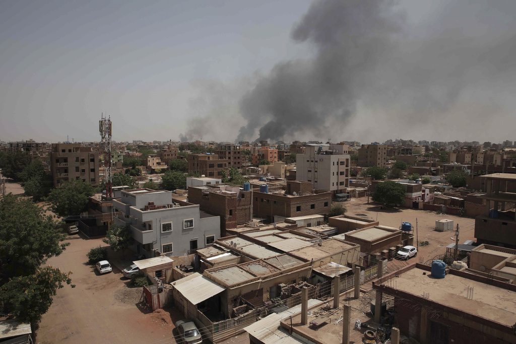 Σουδάν: Τουλάχιστον 185 νεκροί – Κατάπαυση του πυρός ζητούν οι ΗΠΑ – Αγωνία για τους Έλληνες εγκλωβισμένους (Video)