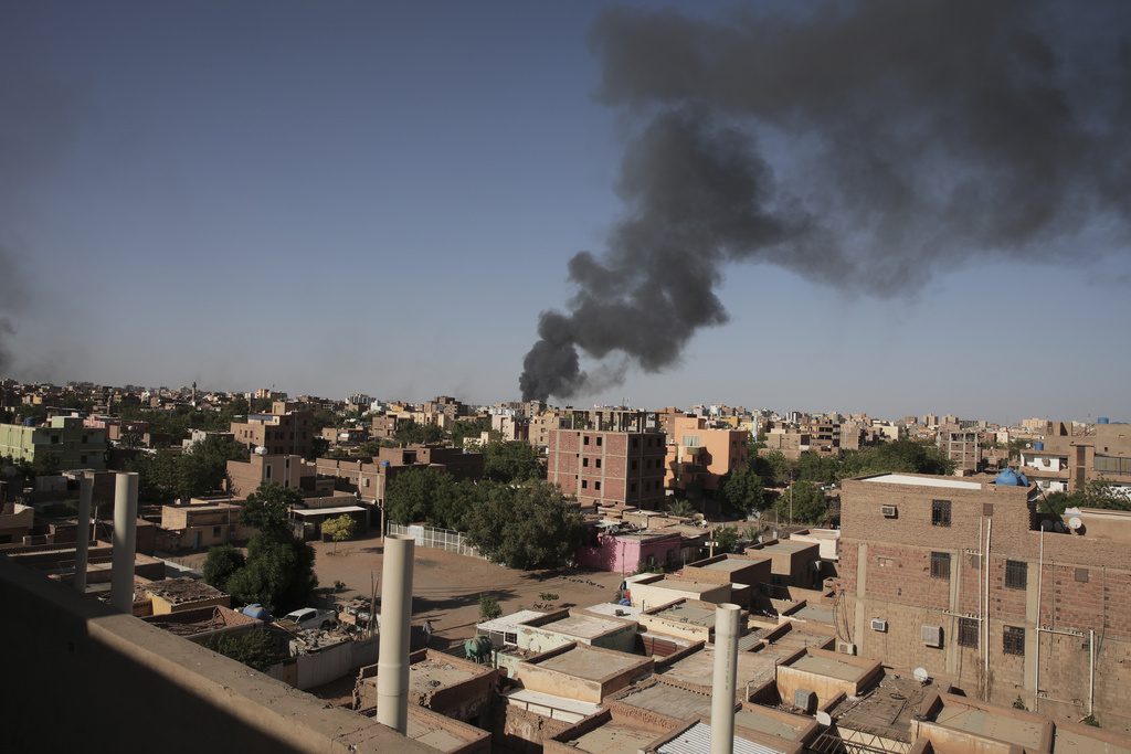 Σουδάν: Εκρήξεις στο Χαρτούμ, παρά τις εκκλήσεις για εκεχειρία
