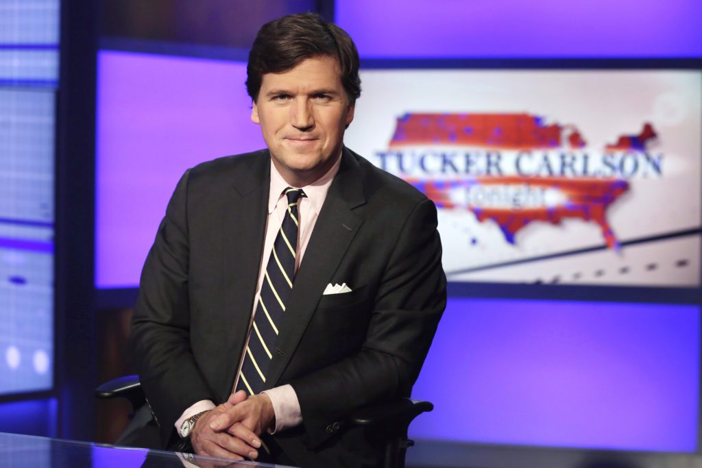 ΗΠΑ: «Βουτιά» στη μετοχή του Fox News μετά την αποχώρηση του παρουσιαστή Τάκερ Κάρλσον