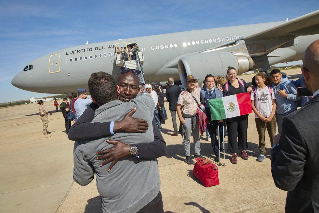 Διεθνής Τύπος: Αγώνας δρόμου για να απομακρυνθούν οι Ευρωπαίοι από το Σουδάν