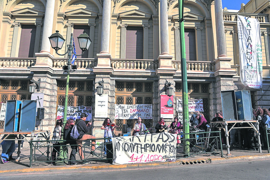 Εθνικό Θέατρο: Εκδικητικές περικοπές στις συμβάσεις;