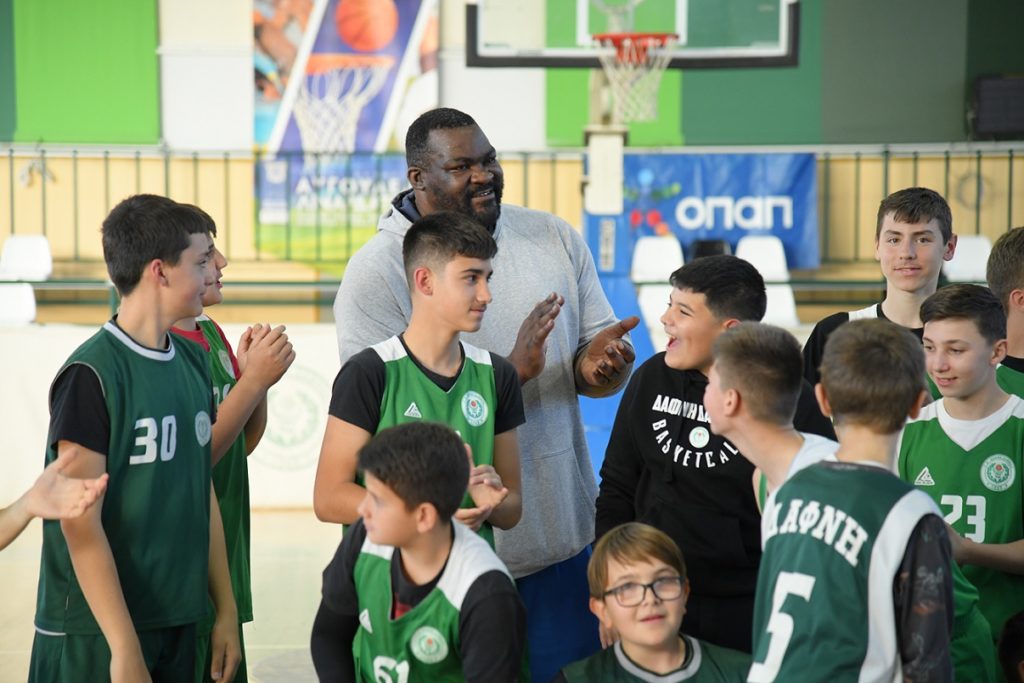 Η Παγκόσμια Ημέρα Αθλητισμού μέσα από τα μάτια των παιδιών των Αθλητικών Ακαδημιών ΟΠΑΠ – Προπόνηση με τον Σοφοκλή Σχορτσιανίτη στη «Δάφνη Δαφνίου»