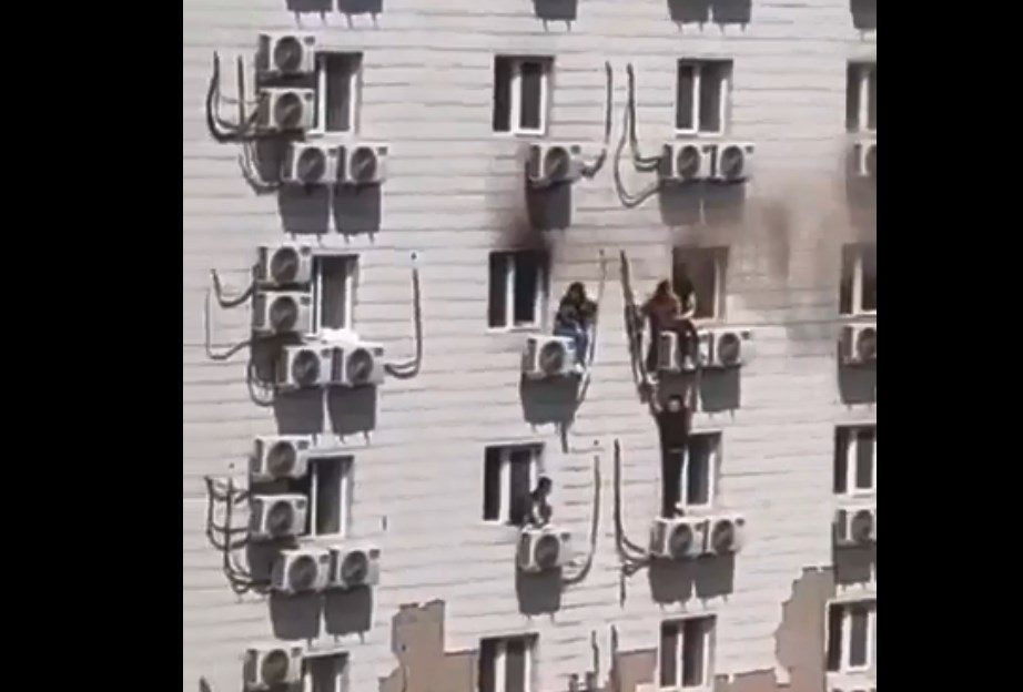 Κίνα: τουλάχιστον 21 νεκροί από πυρκαγιά σε νοσοκομείο – Ασθενείς πηδούσαν από τα παράθυρα (Video)