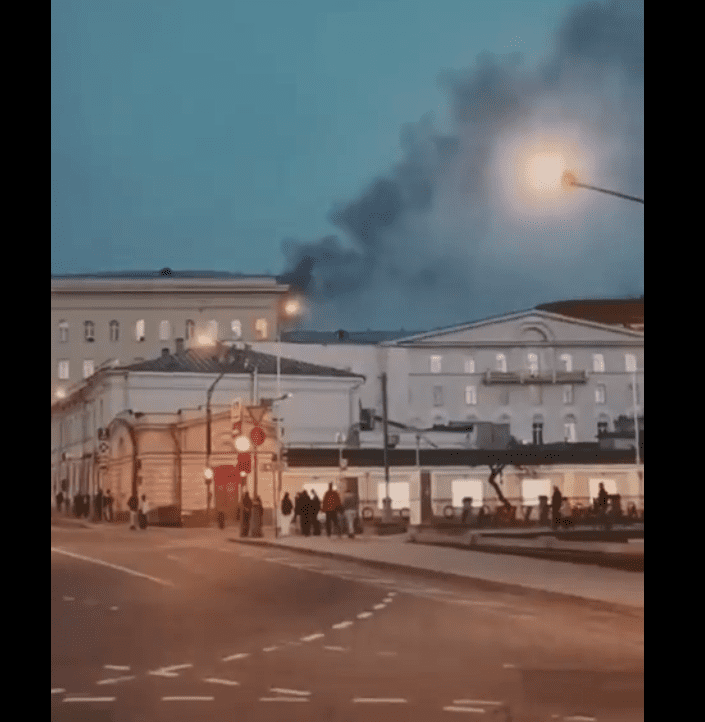 Ρωσία: Φωτιά σε κτίριο του Υπουργείου Άμυνας στη Μόσχα (Video)