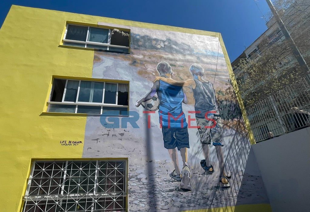 Θεσσαλονίκη: Συγκινητικό γκράφιτι στη μνήμη του Άλκη Καμπανού σε δημοτικό σχολείο (Video)