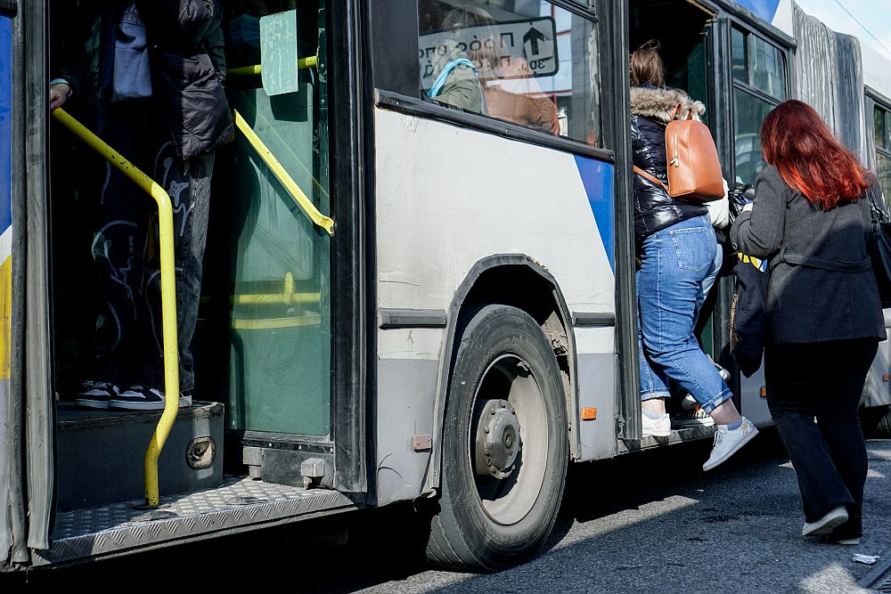 Νέα στάση εργασίας σε λεωφορεία και τρόλεϊ την Παρασκευή – Ποιες ώρες δεν θα κινηθούν