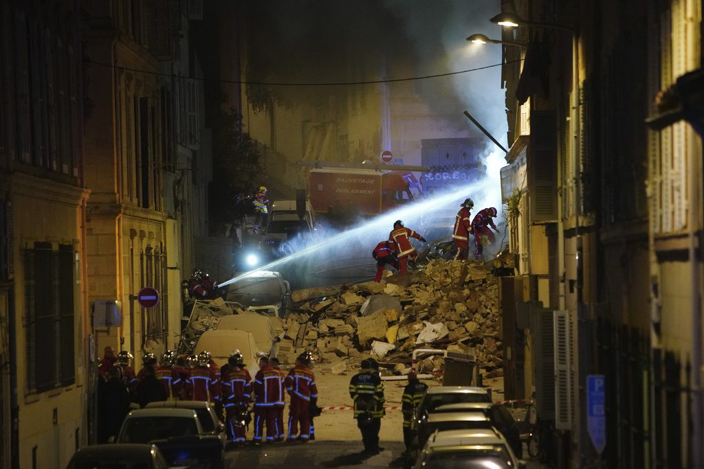 Μασσαλία: Φόβοι ότι 8 άνθρωποι βρίσκονται κάτω από τα ερείπια των δύο κτιρίων