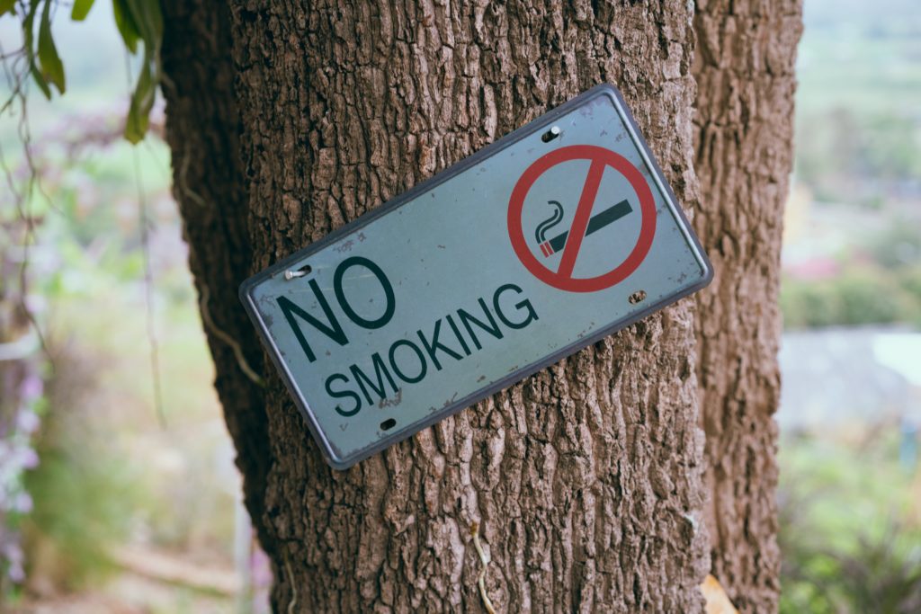 Βρετανία: Κίνητρα στους καπνιστές να στραφούν στο άτμισμα