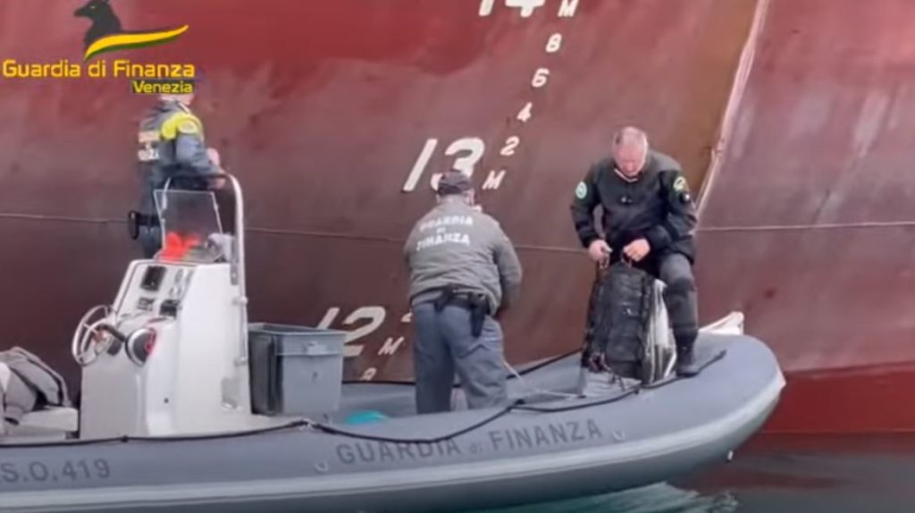 Η έφοδος των ιταλικών Αρχών στο πλοίο συμφερόντων Λασκαρίδη με τα 850 κιλά κοκαΐνη (Video)