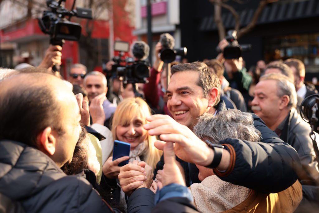 Στην αγορά της Καλλιθέας ο Αλέξης Τσίπρας