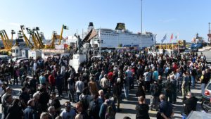 Οργή στο Πέραμα και 24ωρη απεργία για το εργατικό δυστύχημα &#8211; Τέσσερις συλλήψεις (Video)
