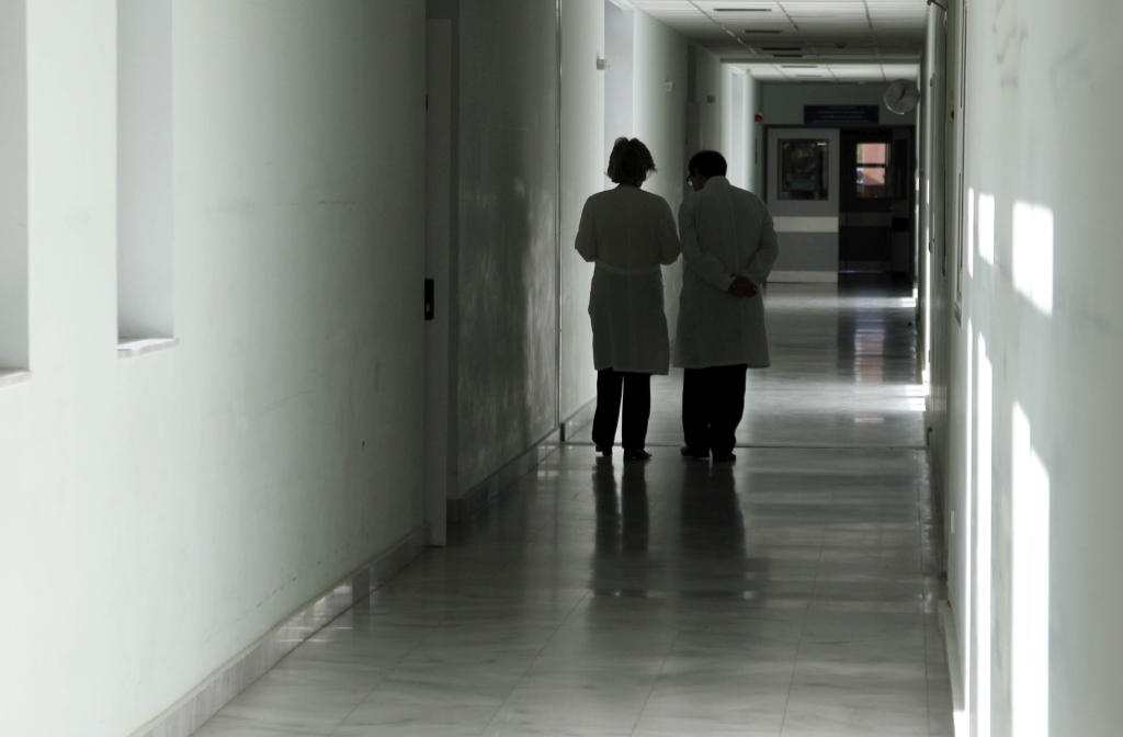 Δραματική έκκληση γιατρών στα νοσοκομεία των νησιών: «Ο τελευταίος να κλείσει την πόρτα»