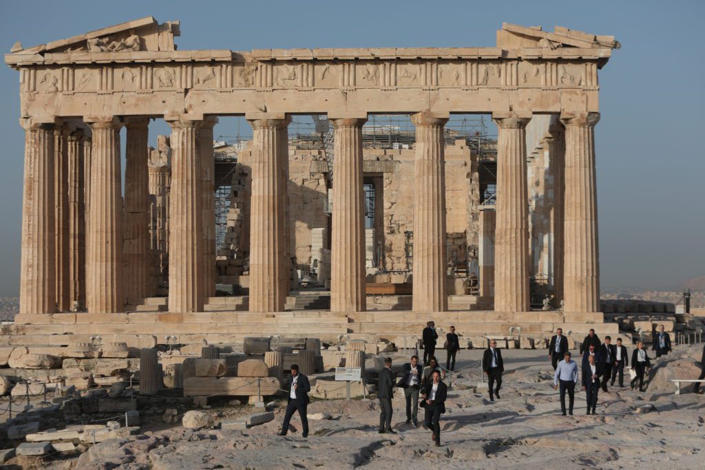 Το χάος της Ακρόπολης που έχει πλέον τσιμέντο και ανελκυστήρα (Photos)