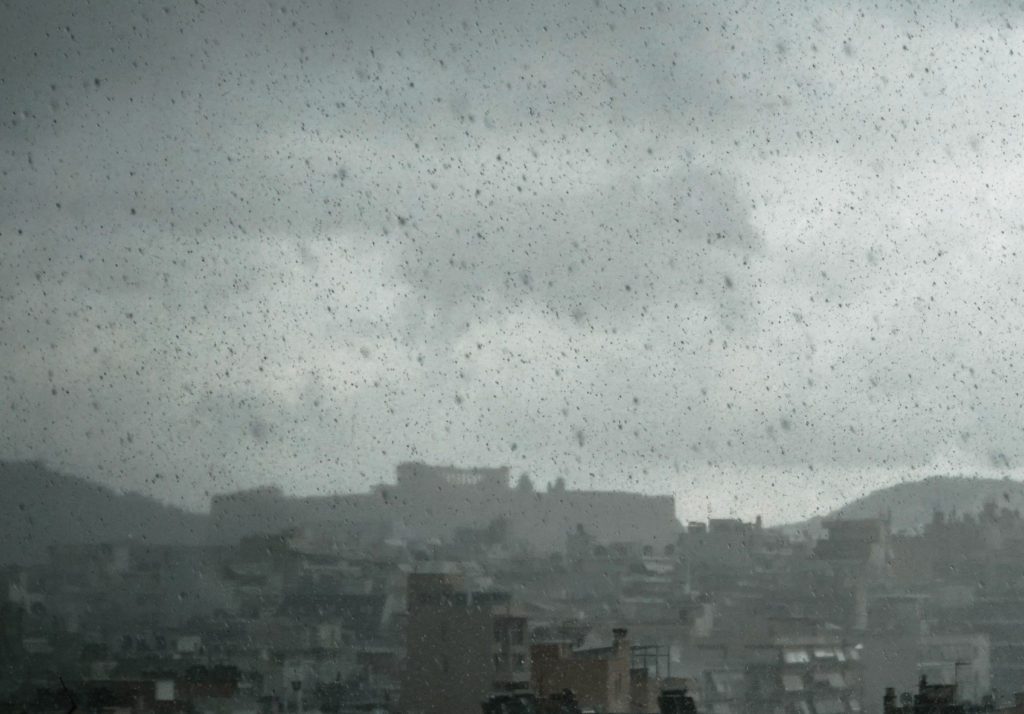 Επικαιροποιήθηκε το δελτίο της ΕΜΥ: Βροχές, καταιγίδες και χαλαζοπτώσεις την Πέμπτη