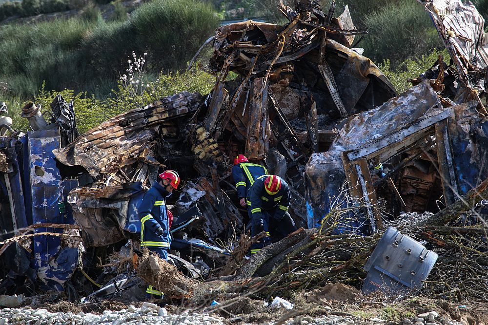 Ιδού η κατάσταση στο σιδηρόδρομο τρεις μήνες μετά τα Τέμπη: Κομμένα καλώδια και κορμοί δέντρων στο δίκτυο