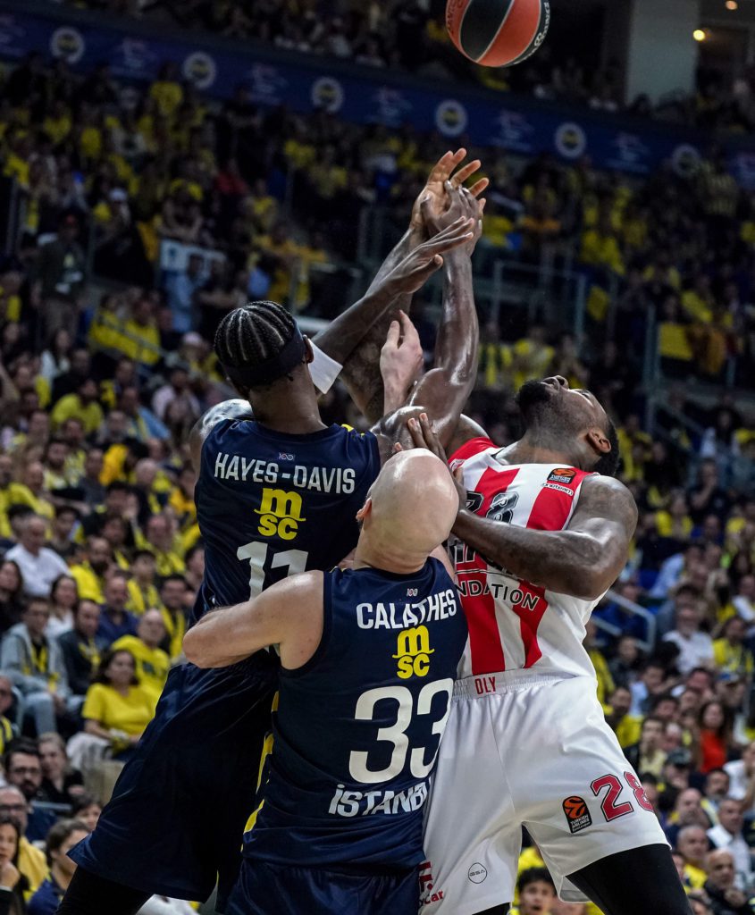 Euroleague: Έχασε και παίζει κορώνα-γράμματα την πρόκριση στο final four ο Ολυμπιακός