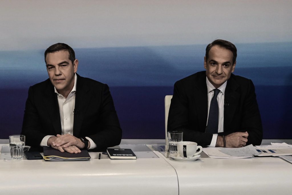 Debate: Ανέξοδες υποσχέσεις Μητσοτάκη για το ΕΣΥ – «Φάτε ανάπτυξη» με 26,3% των πολιτών στο όριο της φτώχειας