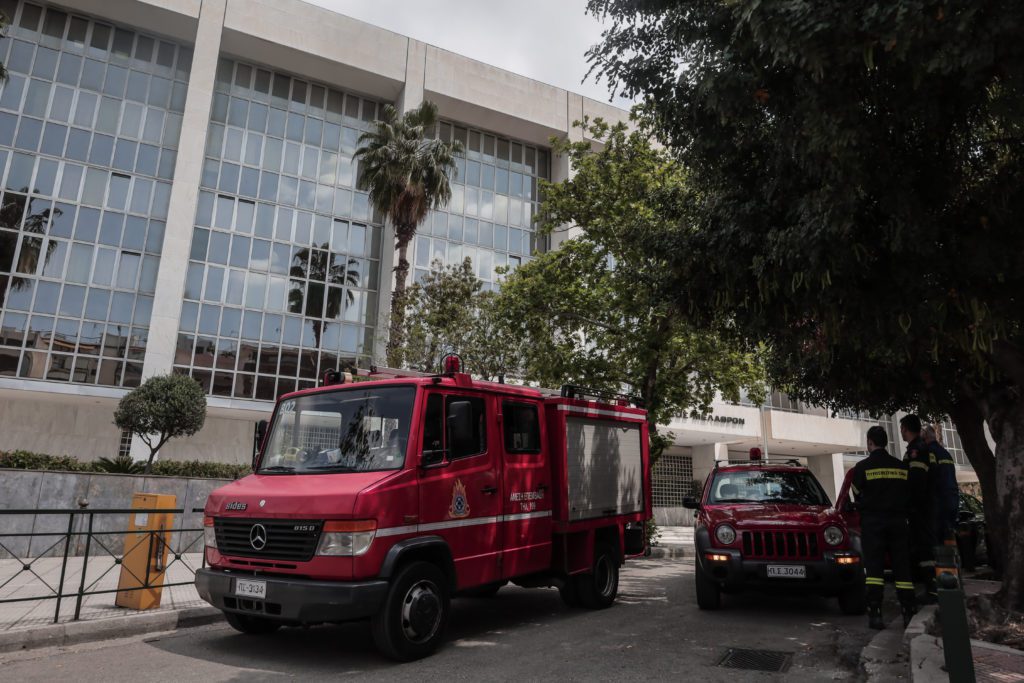 Λήξη συναγερμού για τη φωτιά στο Εφετείο