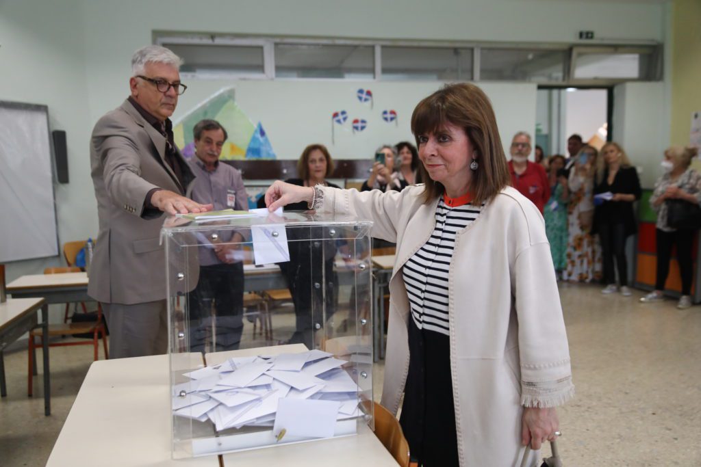 Εκλογές 2023: Ψήφισε η Πρόεδρος της Δημοκρατίας Κατερίνα Σακελλαροπούλου