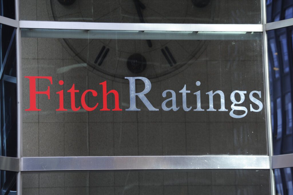 ΗΠΑ: Ο Fitch υποβάθμισε τις τράπεζες Fannie Mae και Freddie Mac λόγω «αβεβαιότητας» για το χρέος