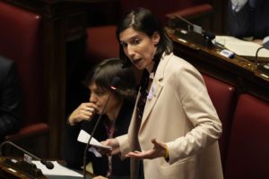 Ιταλία: Η γραμματέας του Δημοκρατικού κόμματος κατηγορεί την κυβέρνηση για κακοδιαχείριση κονδυλίων