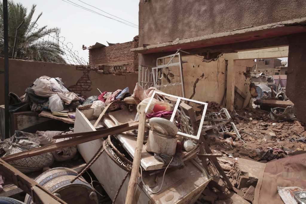 Σουδάν: Νέα εύθραυστη επταήμερη εκεχειρία – Τουλάχιστον 528 νεκροί και 330.000 οι εκτοπισμένοι
