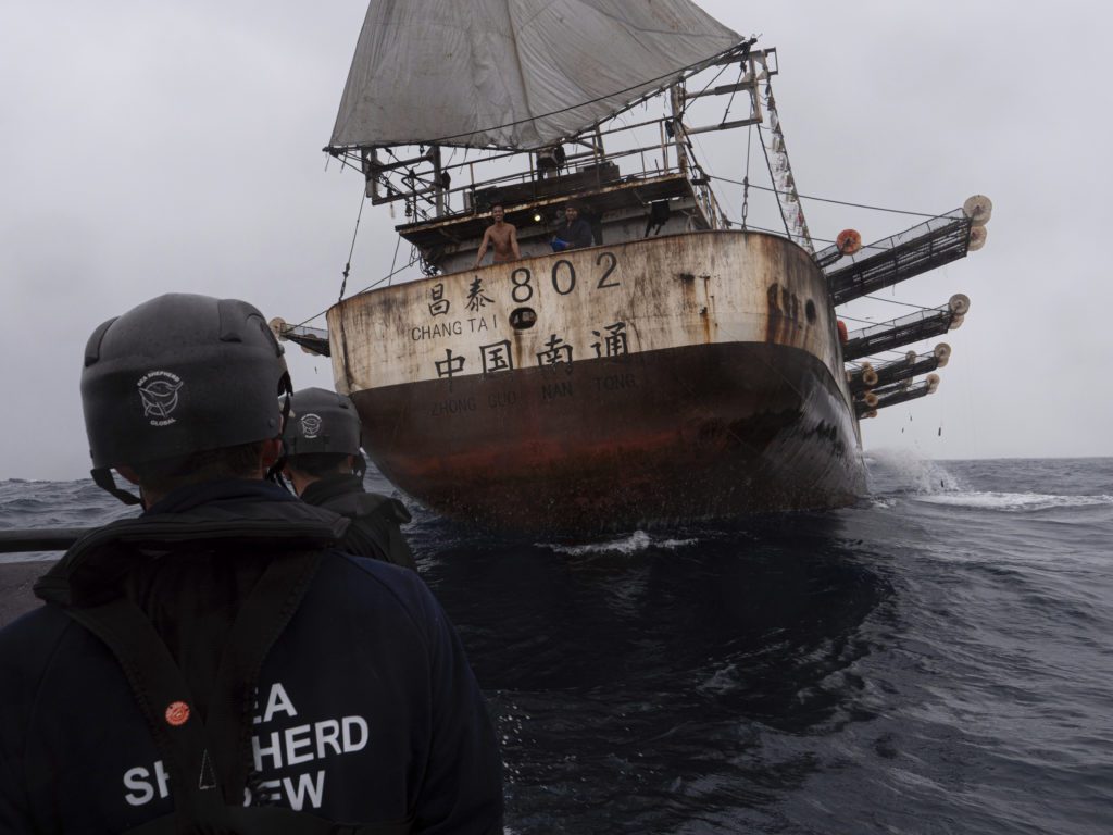 Αλιευτικό σκάφος της Κίνας βυθίστηκε στον Ινδικό Ωκεανό – Αγνοούνται 39 ναυτικοί