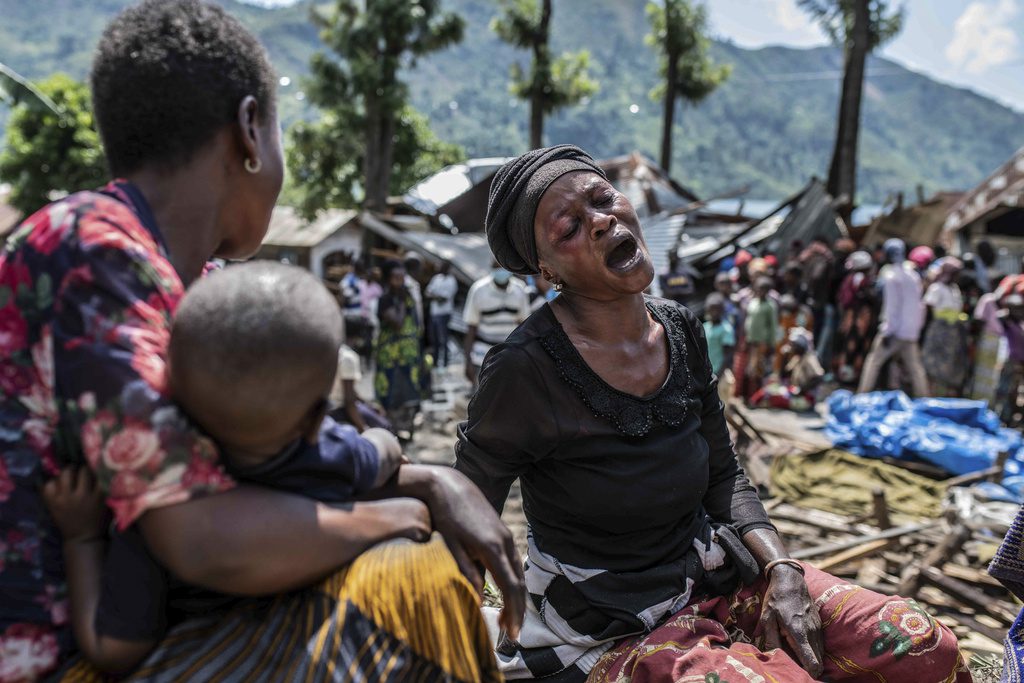 Απέραντος θρήνος στο Κονγκό – Ξεπέρασαν τους 400 οι νεκροί από τις πλημμύρες (Photos)