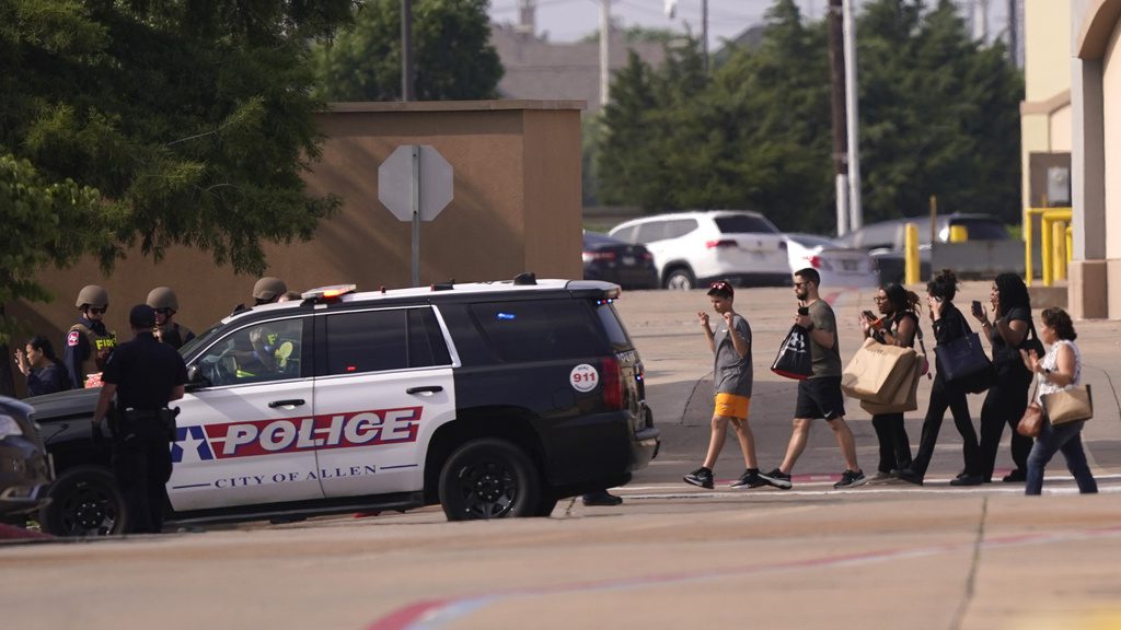 Πυροβολισμοί σε εμπορικό κέντρο του Τέξας – Τουλάχιστον εννέα νεκροί