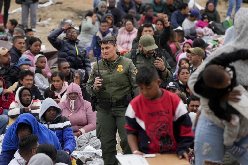 Χάος στα σύνορα ΗΠΑ-Μεξικού εν μέσω νέας αύξησης των μεταναστευτικών ροών