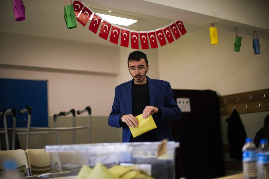 Εκλογές στην Τουρκία: Μύλος με τα αποτελέσματα των καταμετρήσεων