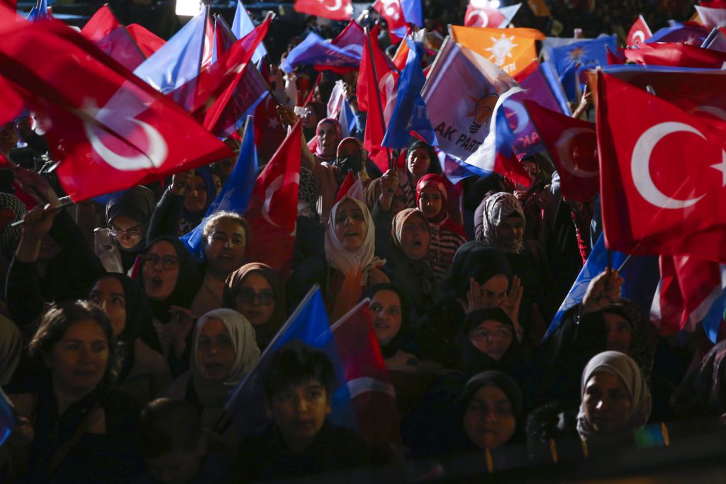 Τουρκία: «Μάχη» στον β’ γύρο για Ερντογάν και Κιλιτσντάρογλου – Συμμετοχή ρεκόρ σε κλίμα πόλωσης