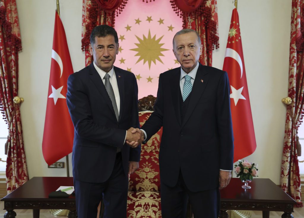 Ο Σινάν Ογάν στηρίζει Ερντογάν στις επερχόμενες προεδρικές εκλογές