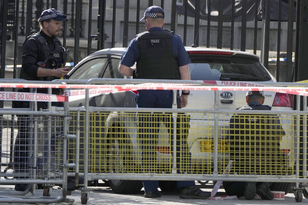 Βρετανία: Δεν αντιμετωπίζεται ως «τρομοκρατική ενέργεια» η πρόσκρουση αυτοκινήτου στην πύλη της Ντάουνινγκ Στριτ