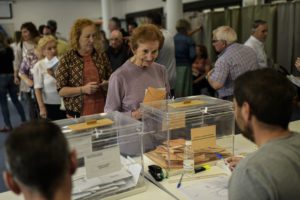 Ισπανία: Πρώτη η δεξιά στις περιφερειακές εκλογές &#8211; Άνοδος και για το ακροδεξιό Vox