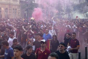 Europa League: Άγριο ξύλο μεταξύ οπαδών της Ρόμα και της Σεβίλλης στη Βουδαπέστη (Videos)