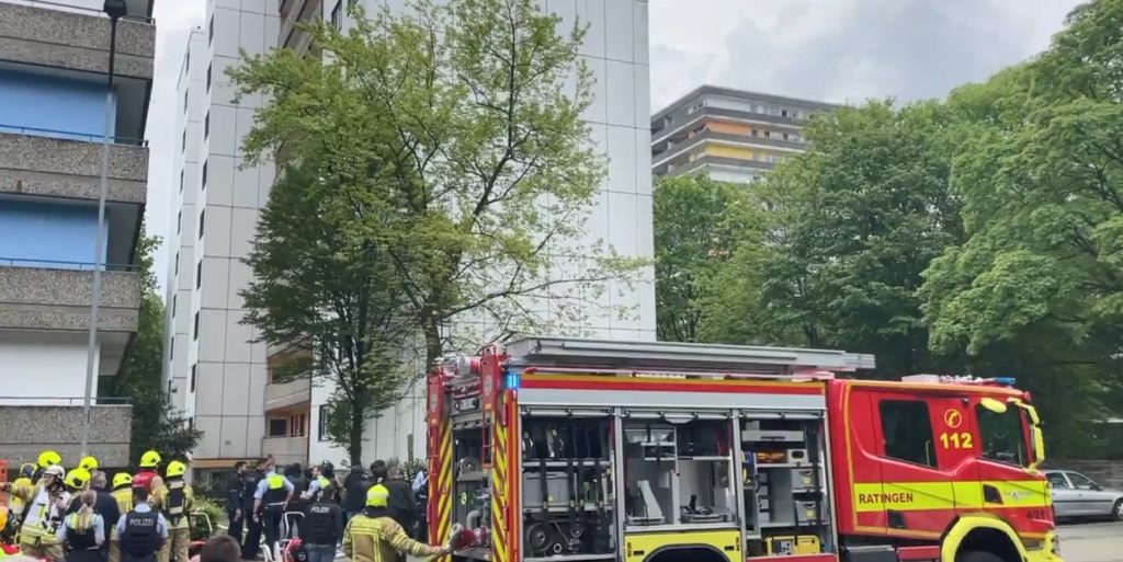 Γερμανία: Έκρηξη και πυρκαγιά σε κτίριο στην πόλη Ράτινγκεν – Πολλοί τραυματίες (Video)