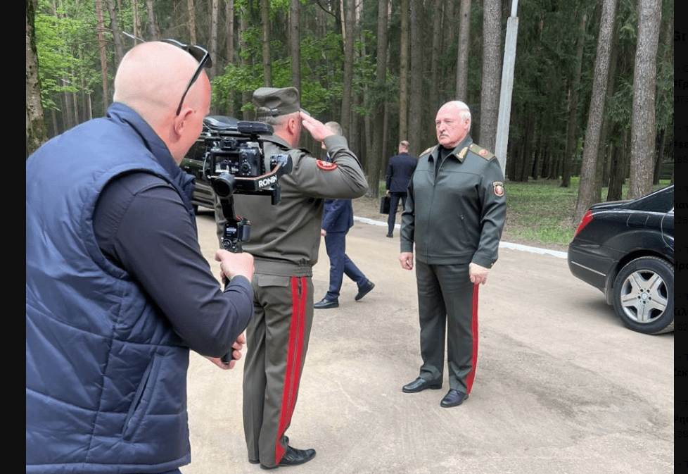 Λευκορωσία: Οι πρώτες φωτογραφίες του Λουκασένκο μετά τις φήμες για την υγεία του