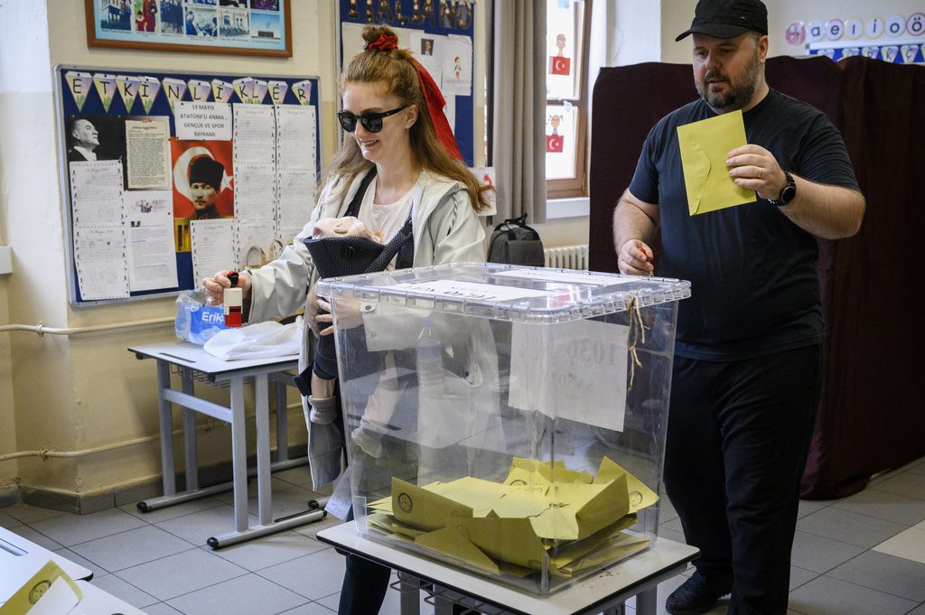 Εκλογές στην Τουρκία: Καταγγελίες για επιθέσεις σε βουλευτές της αντιπολίτευσης