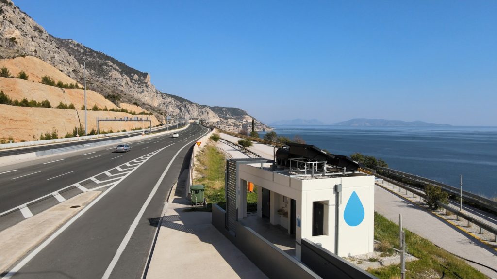 Η Ολυμπία Οδός παράγει «νερό από τον αέρα» σε ακόμα 10 χώρους στάθμευσης