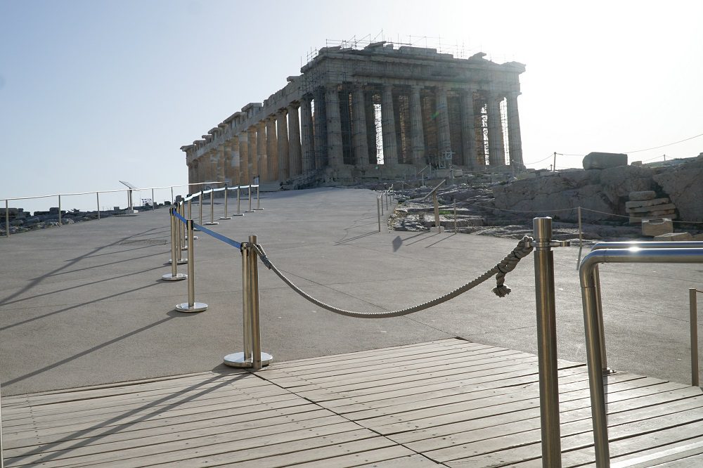ΣΥΡΙΖΑ: Σκληρή απάντηση στη χυδαία ανακοίνωση Μενδώνη για τα «έργα» στην Ακρόπολη