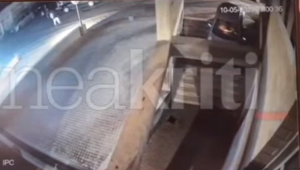 Ηράκλειο: Έτσι βρέθηκε το αυτοκίνητο «παρκαρισμένο» στα σκαλιά του Πολιτιστικού Κέντρου (Video)